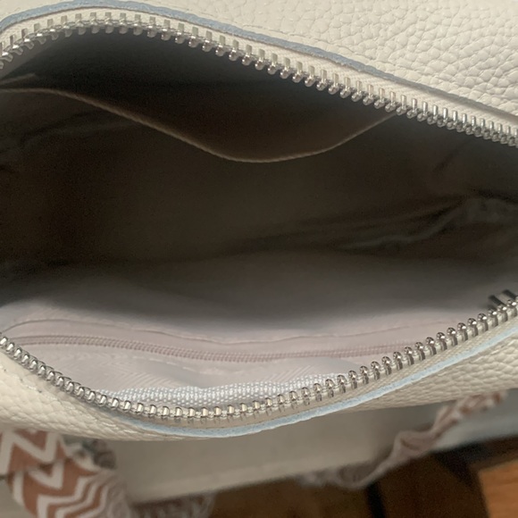 🥳2x Host pick🥳 genuine leather crossbody bag - Picture 8 of 10